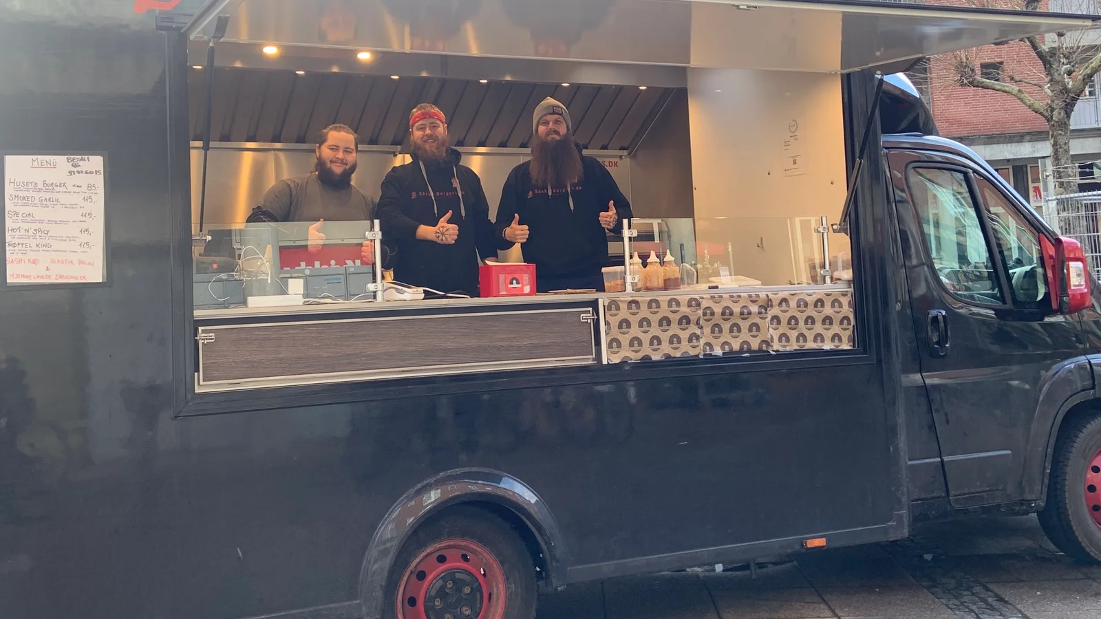 Gourmetburgere på hjul: Ærøs burgerfamilie har indtaget Odense