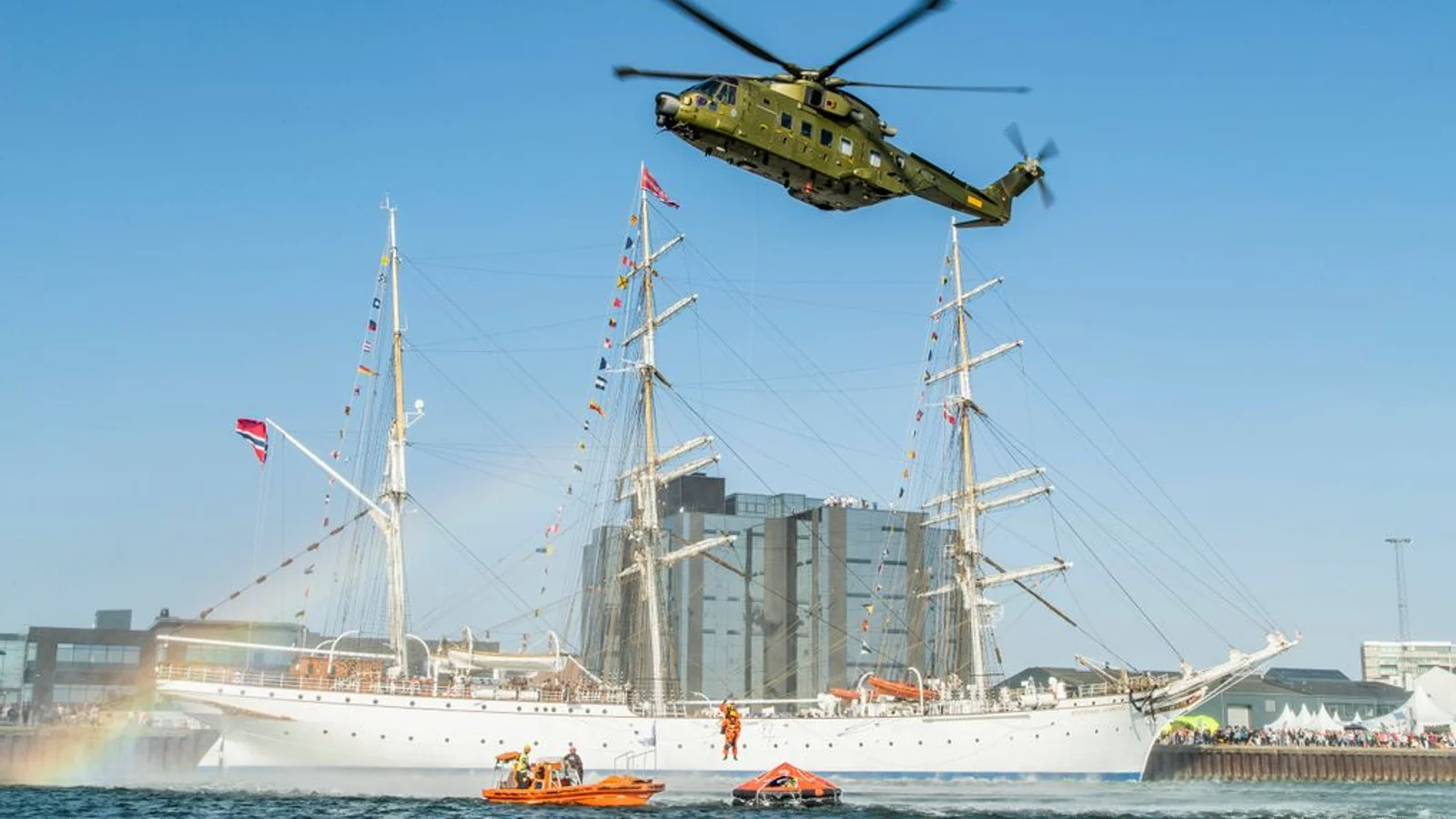Heltemod i havnebassinet: Fuldskala redningsøvelse under The Tall Ships Races i Esbjerg