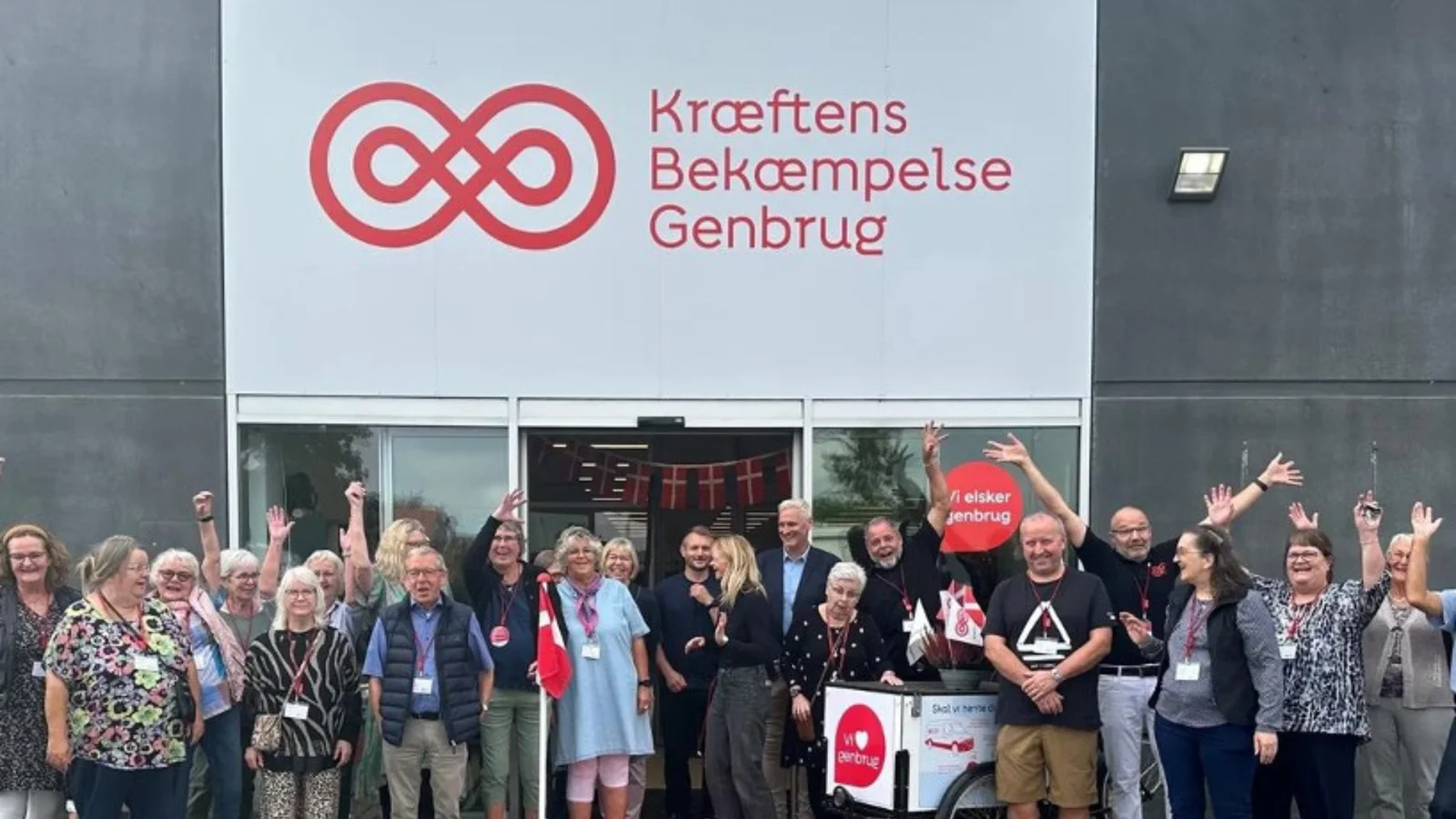 Kræftens Bekæmpelses genbrugsbutik fylder 1 år – og inviterer hele byen til fødselsdagsfest