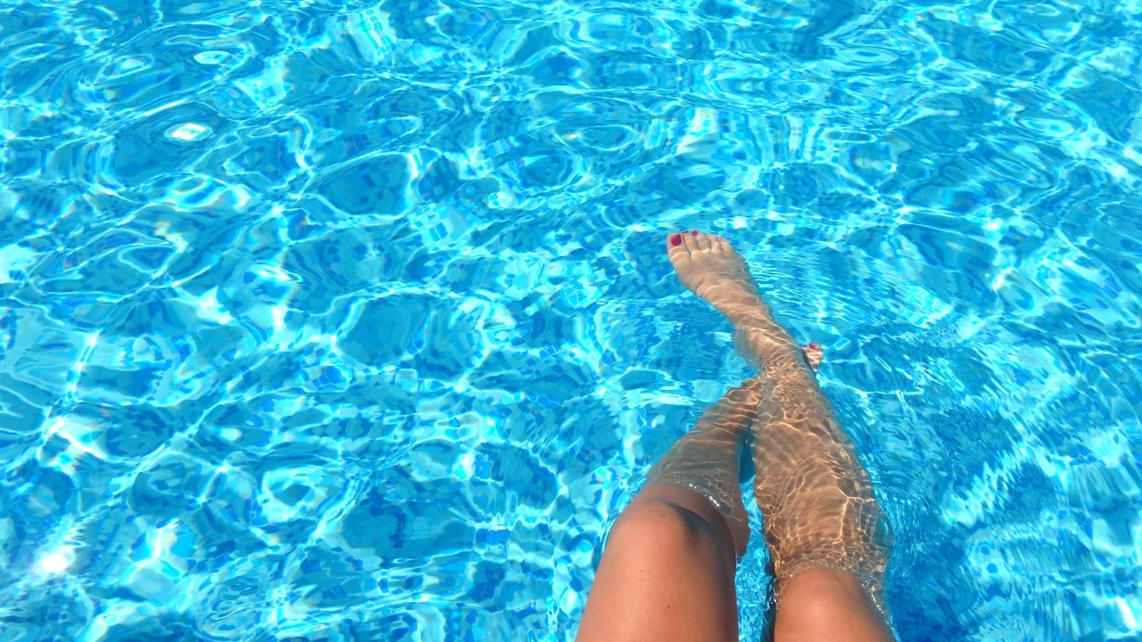 Gør swimmingpoolen klar til sommer med Hr. Larsens Rengøringskompagni