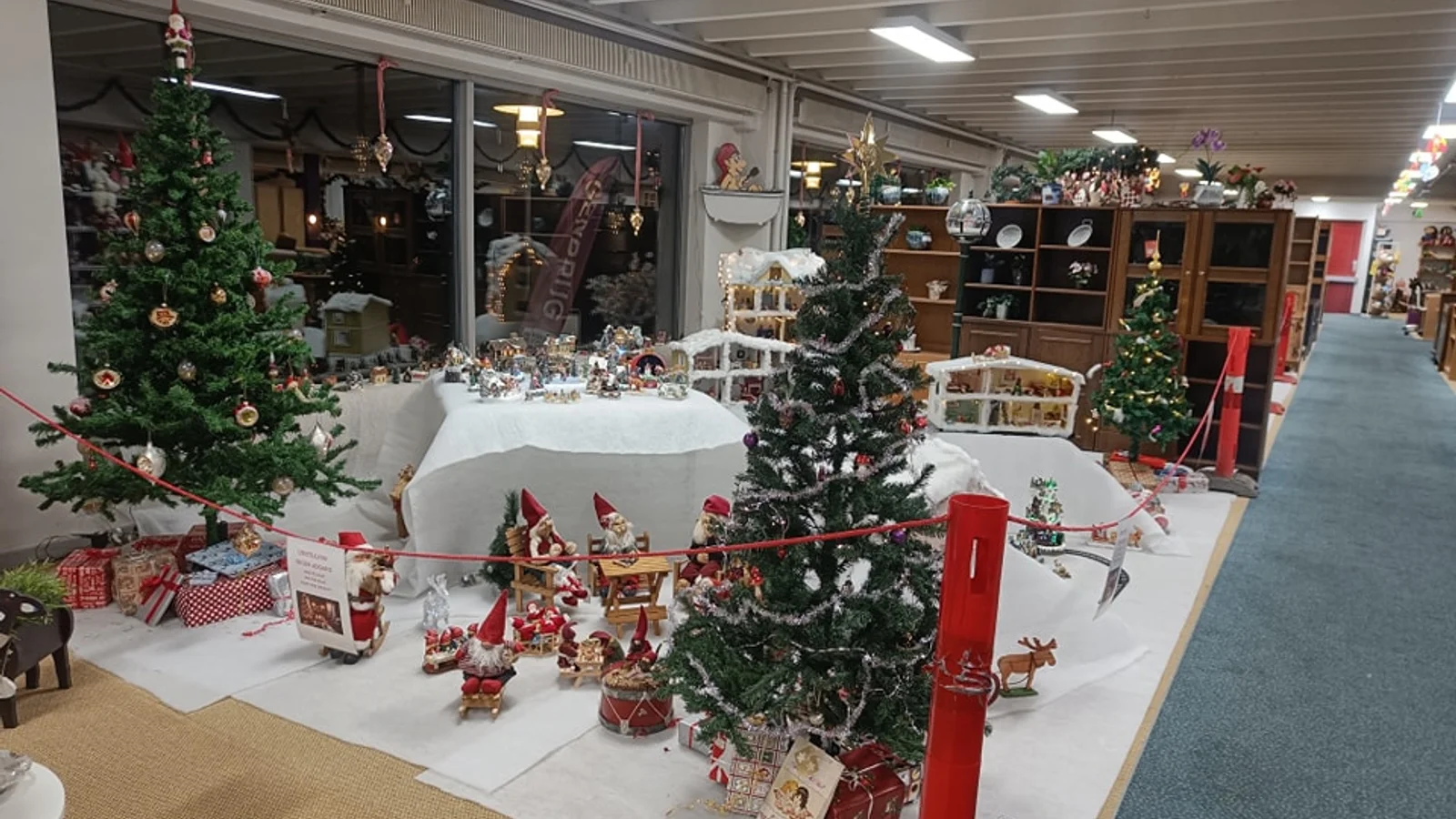 Kirkens Korshær Genbrug Rudkøbing klar med årets juleudstilling