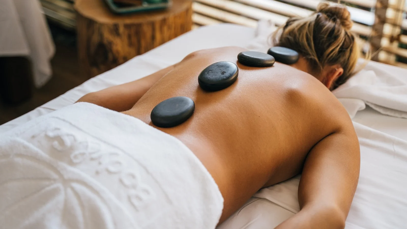 Hot stone massage med rabat i november