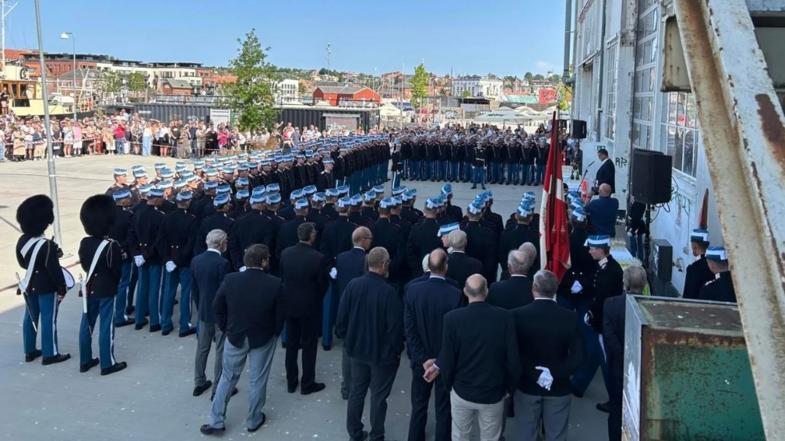 Sol, sved og blå uniformer: Svendborg summede af liv i lørdags