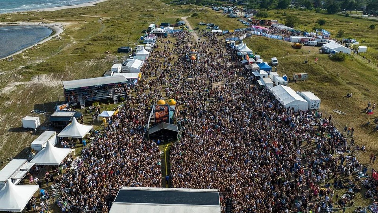 Hop på Letbanen til ABC Beach Party