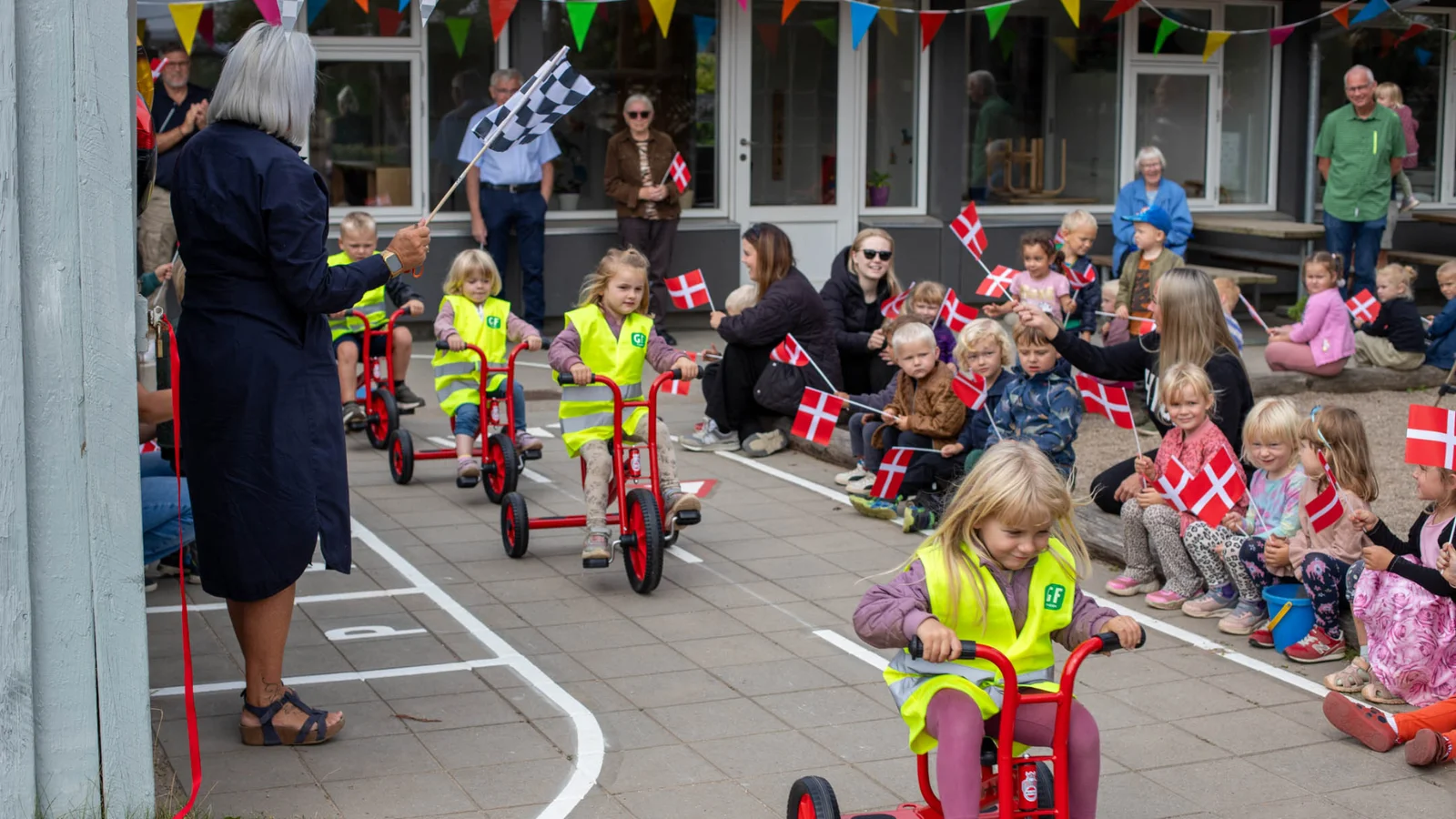 Cykeltræning og færdselsregler i børnehøjde: Ny trafikbane indviet