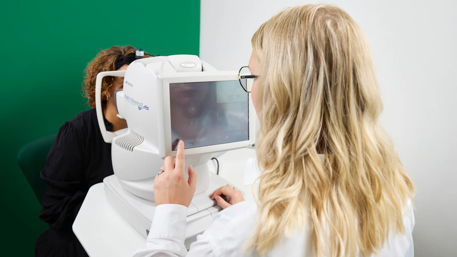 Ny teknologi populær i Hjørring: Halvdelen af kunderne vælger 3D-scanning af øjnene
