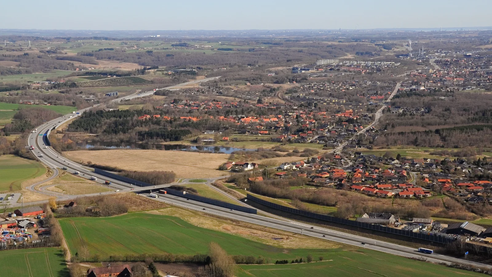 Nu går arbejdet med at bygge det 3. spor på E45 mellem Skanderborg og Horsens i gang