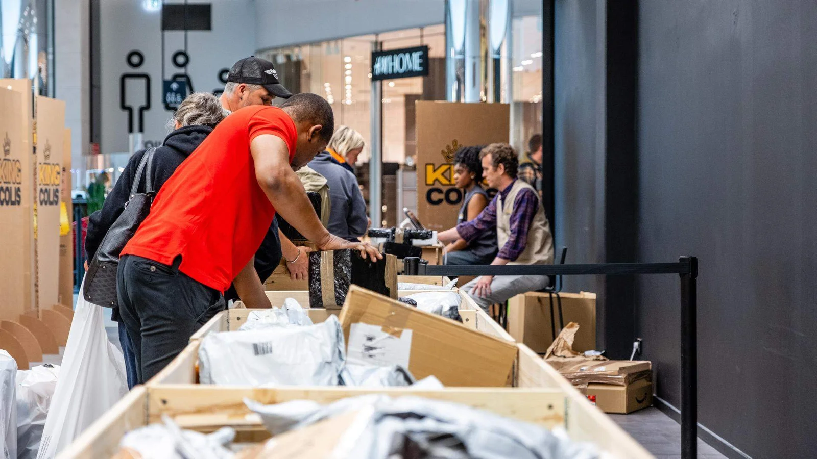 Nu kan du købe forsvundne pakker i pop up-butik i Kolding Storcenter