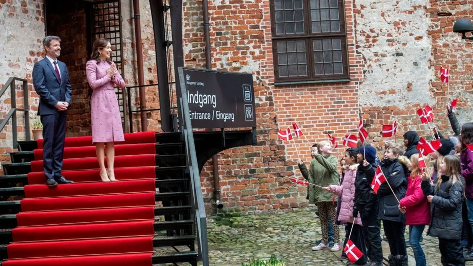 Kongeparret åbner ny udstilling om kongelig barndom på Koldinghus