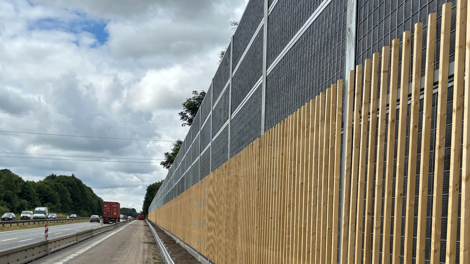 Støjskærm langs Taulovmotorvejen E20 færdig før tid