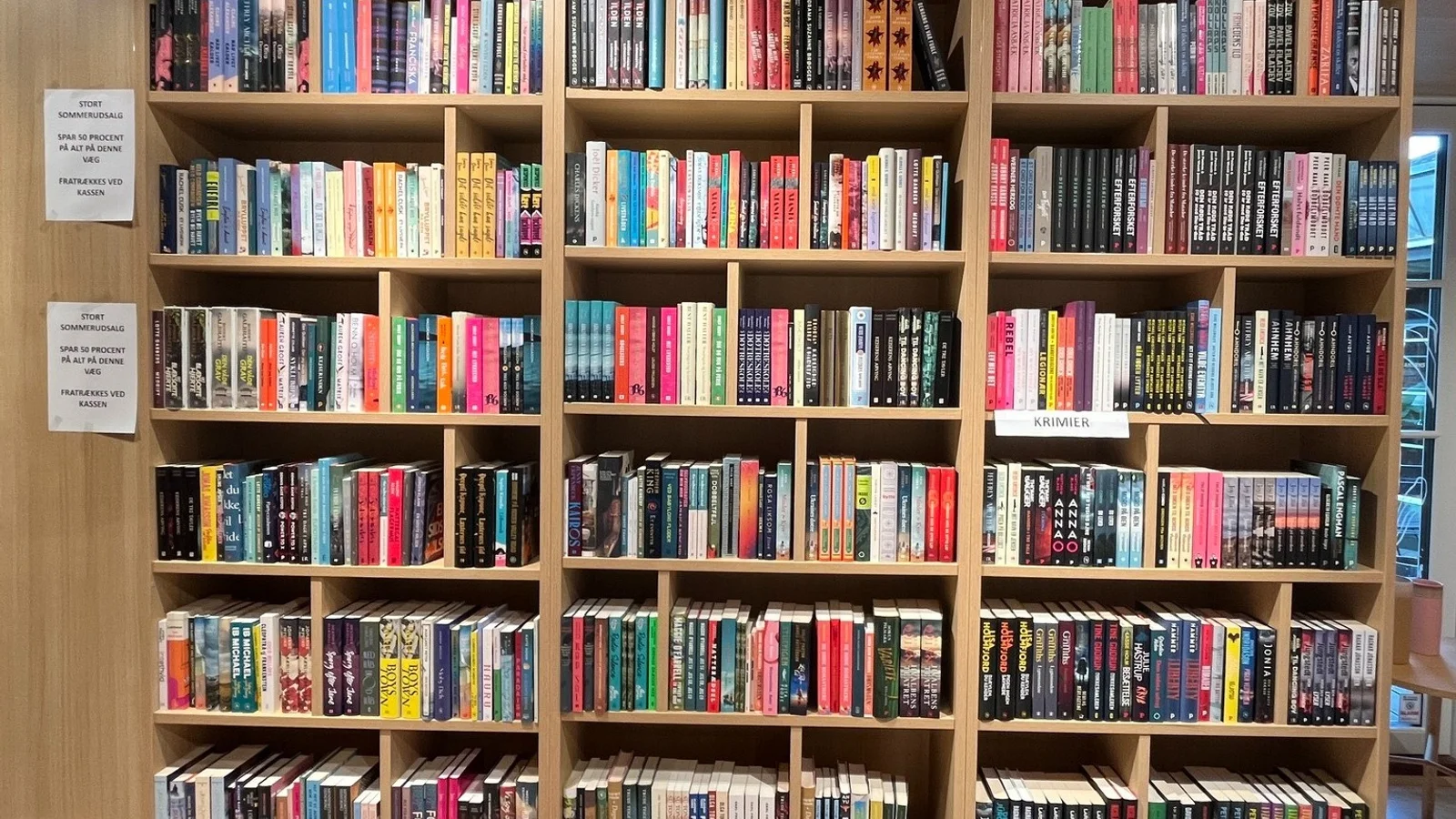 Stort bogudsalg hos Books & Beans