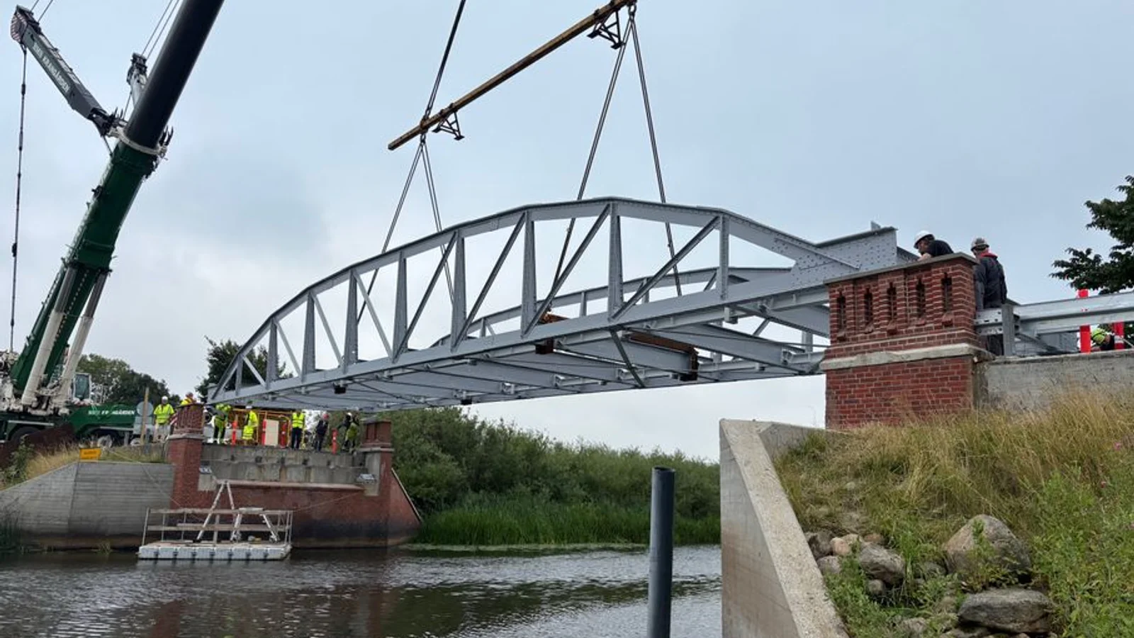 De to historiske broer åbner snart for trafik igen