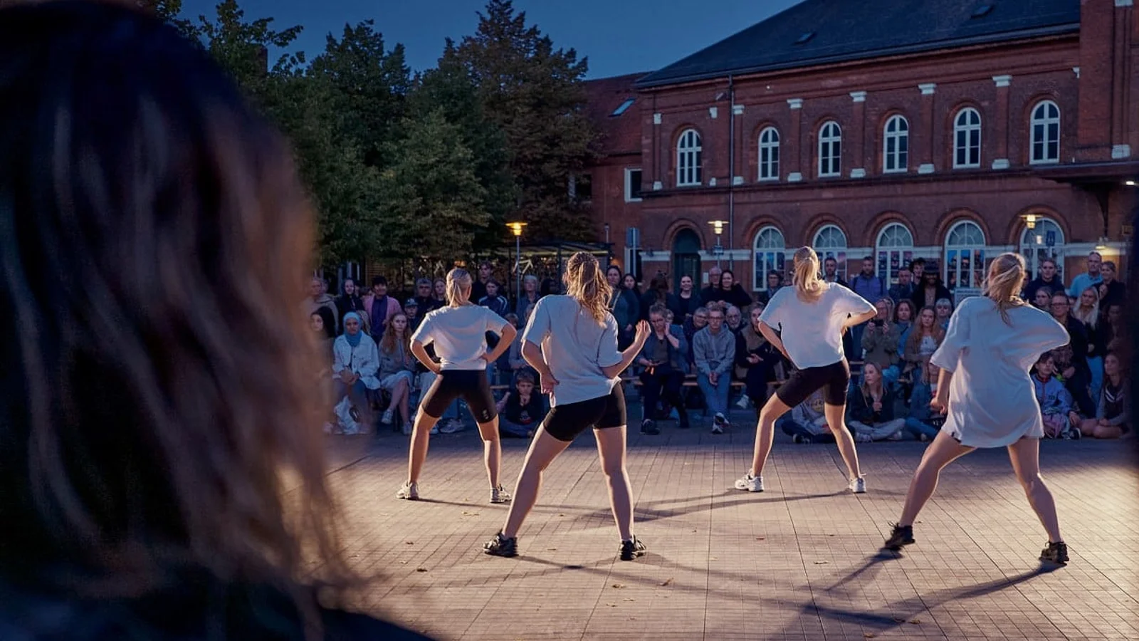 Elin & Børge Jensen Dans klar med danseskolens nye program
