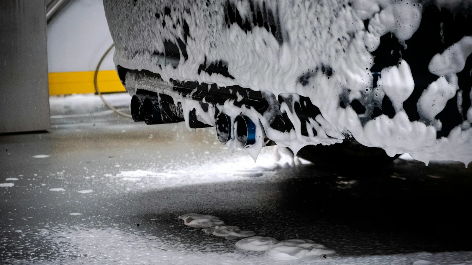 Få bilen rengjort inde og ude til en skarp pris hos Børkop Carcare