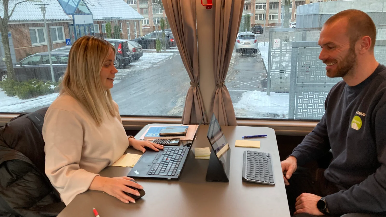 Medarbejderne hos Vivabolig i Aalborg fik besøg af PensionDanmarks rådgivningsbus