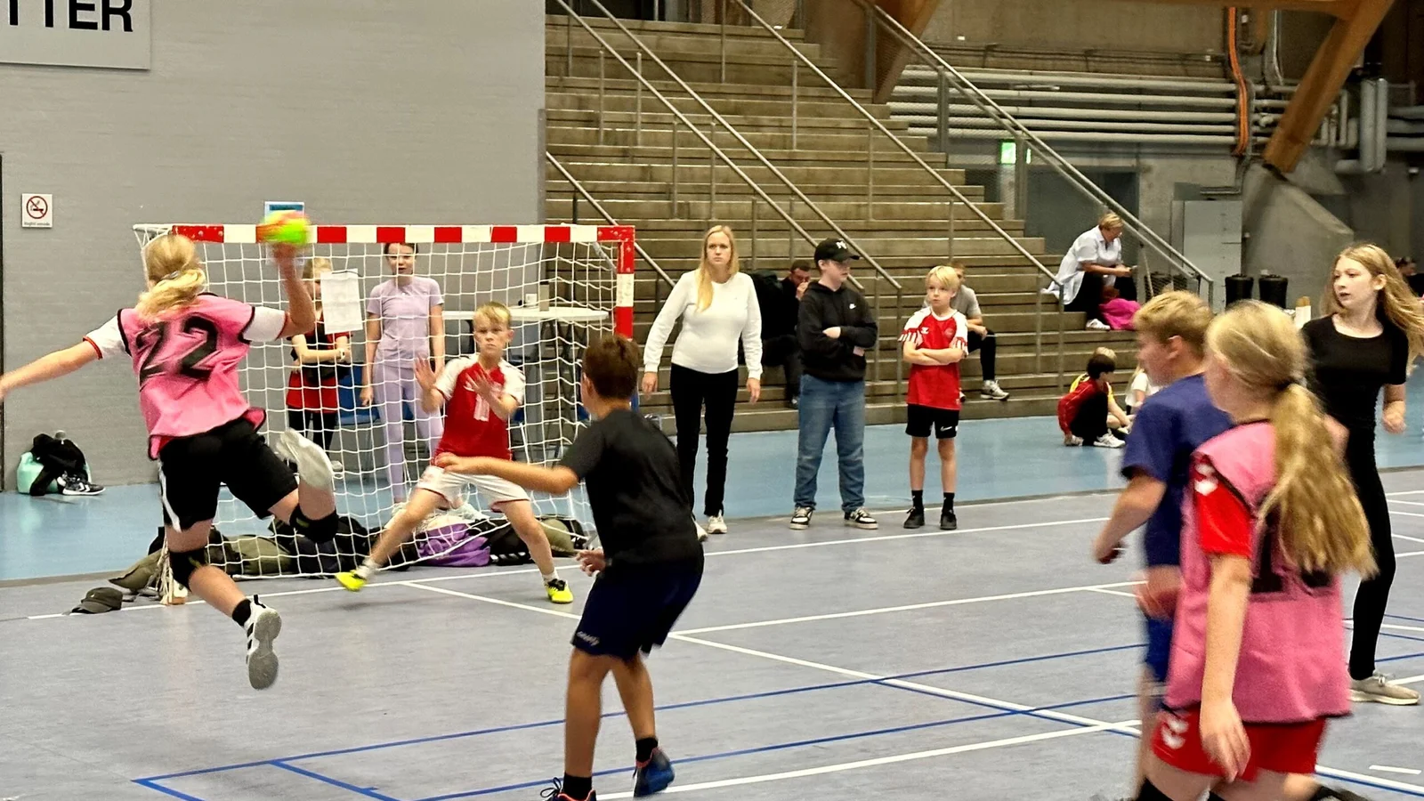 Rekordmange elever til håndbold- og badmintonskoler