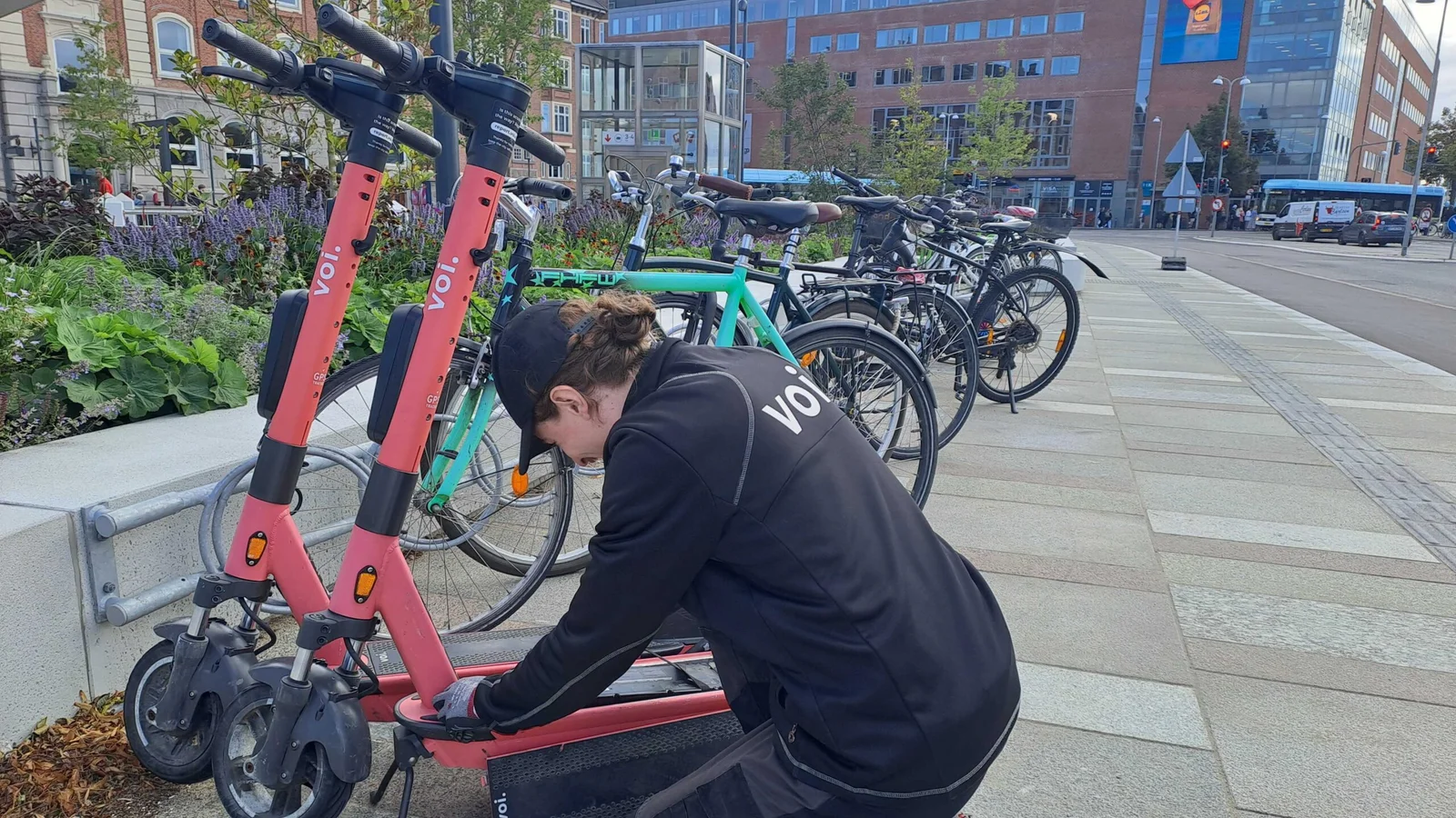 Voi-løbehjulene bliver i Aalborg - Ny aftale er på plads