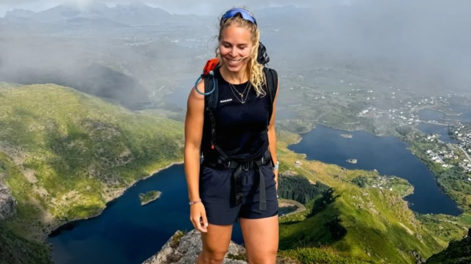Emma blev den yngste danske kvinde på Mount Everest – nu guider hun andre kvinder op i bjergene