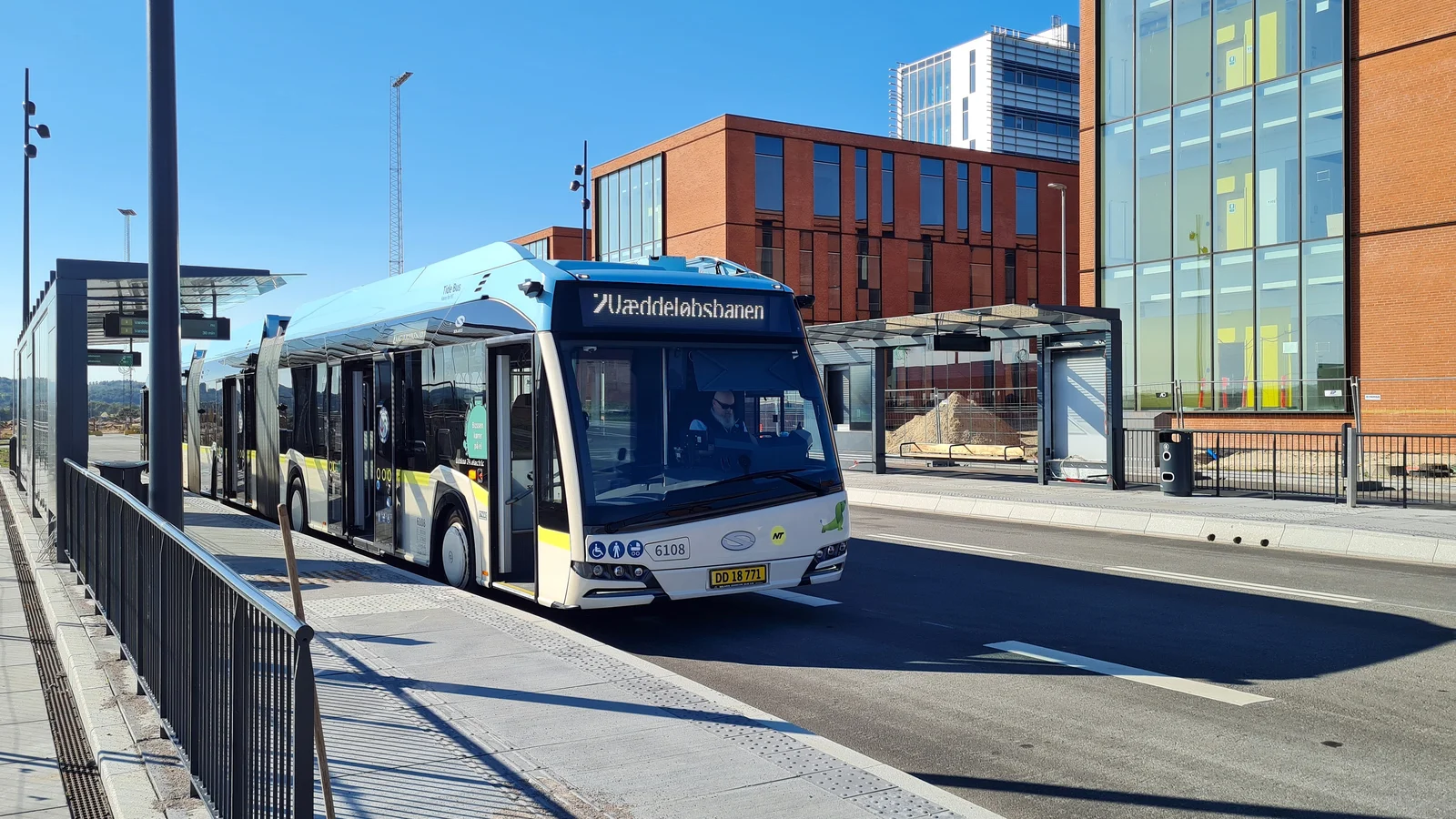 Danmarks længste og grønneste bus har fødselsdag