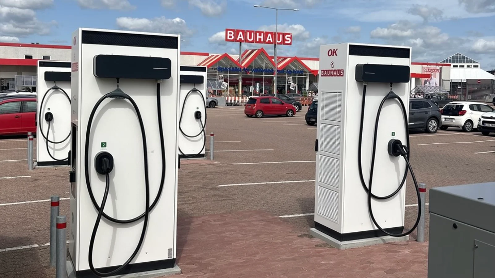Nu kan du oplade bilen hos BAUHAUS i Tilst