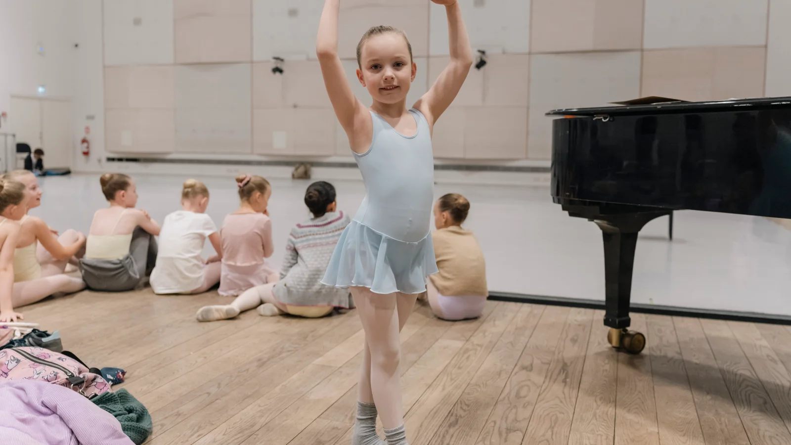 7-årige Isa fra Ålsgårde ved Helsingør skal danse med professionelle balletdansere i årets store juleballet