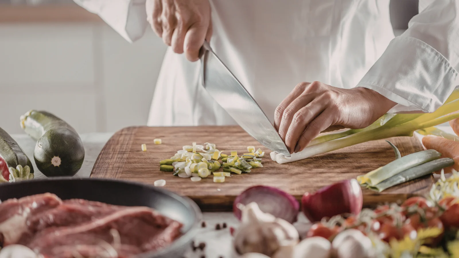 Gastronomisk legende gæster Risskov: Michel Michaud laver kokketræf hos ESSENS