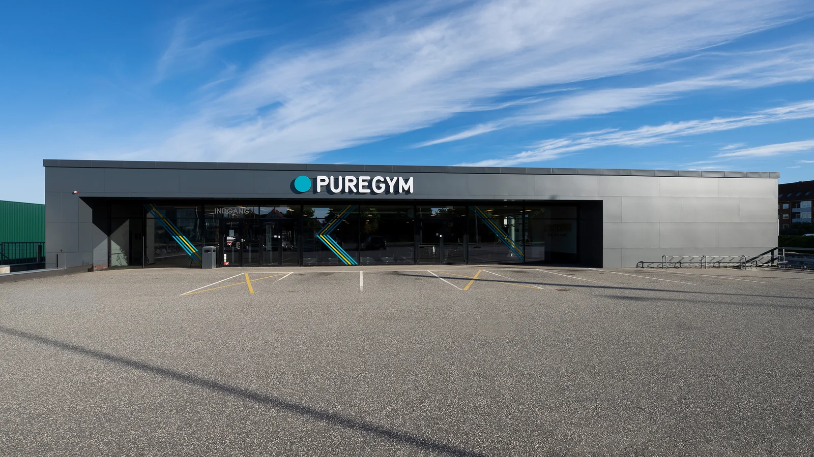 Skinnende fitness-facade puster nyt liv i Viby