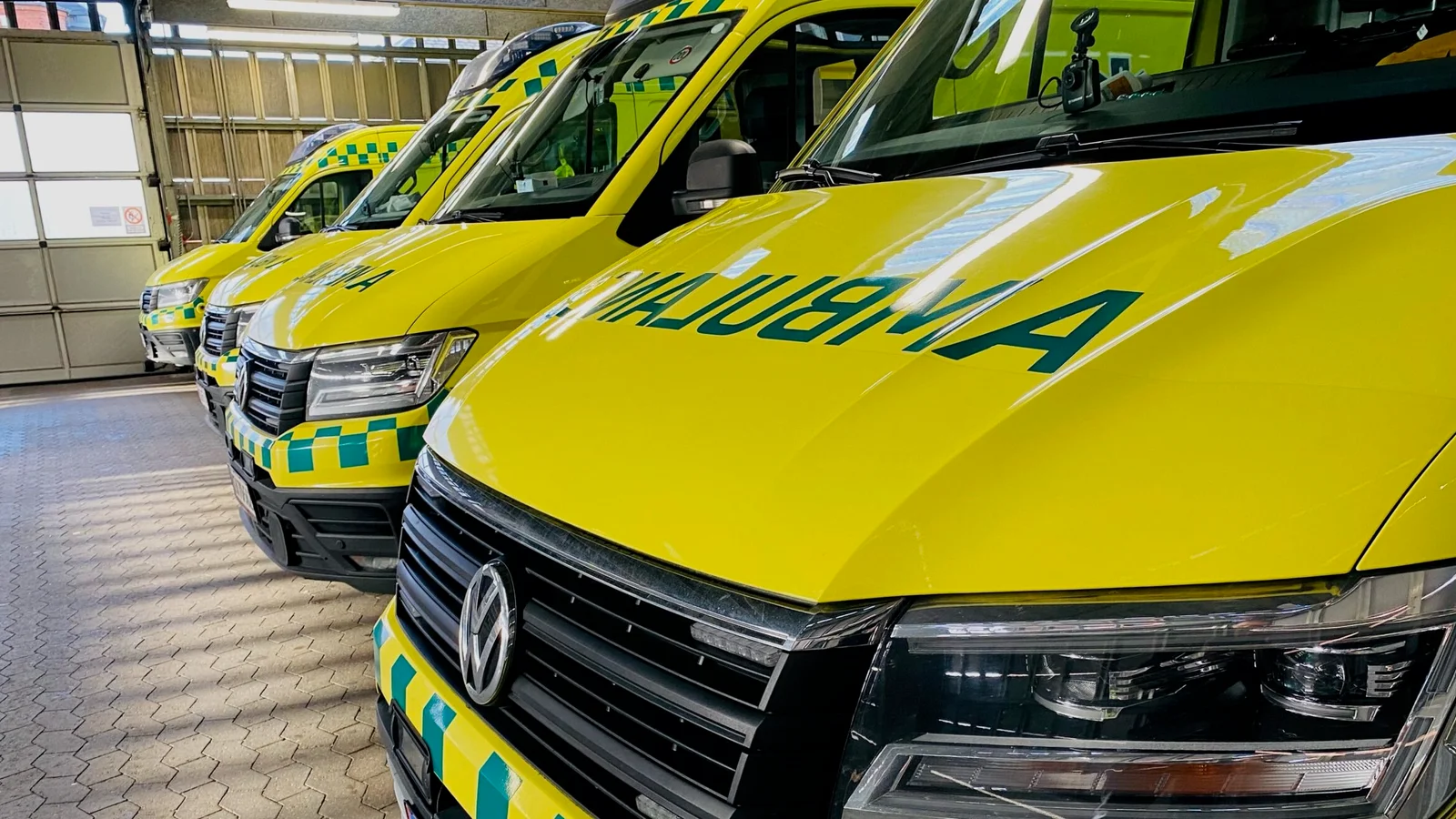Ambulance Sjælland kaster reddere og borgere under bussen