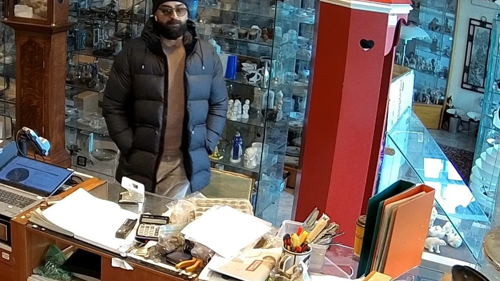 Efterlysning: Stjal ure fra butik i Aarhus