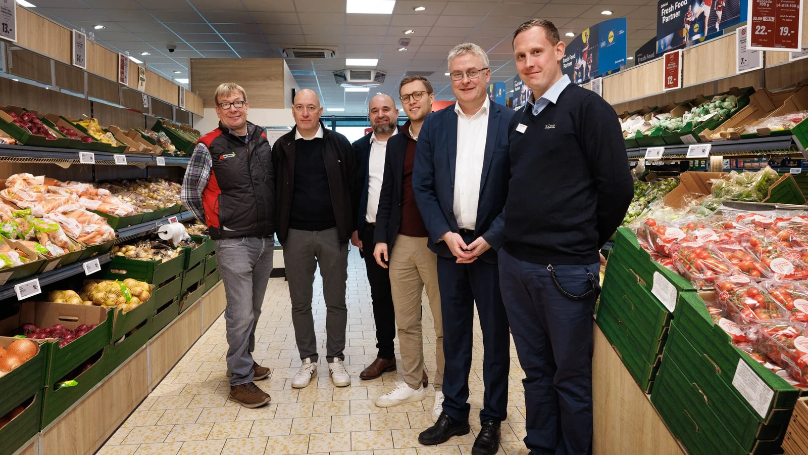 Fødevareminister Jacob Jensen besøgte Lidl i Holbæk: Madværket udvider sortimentet markant med dansk frugt og grønt i 2026