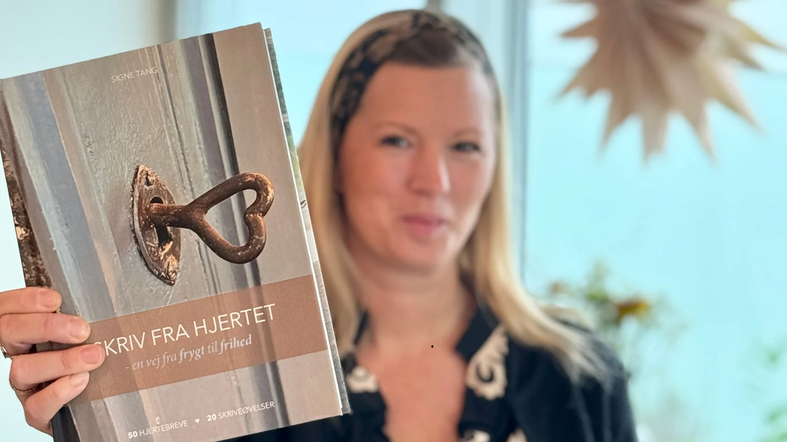 Lokalt forlag udgiver ny bog af Signe Tang: “SKRIV FRA HJERTET – en vej fra frygt til frihed”