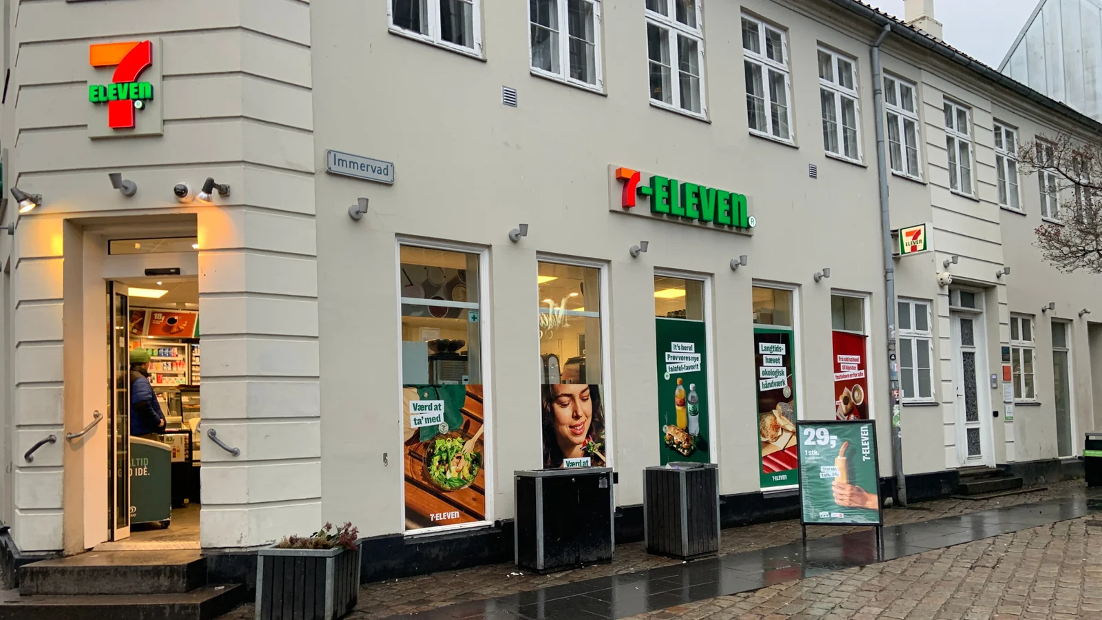 Sommertid fejres: 7-Eleven på Lille Torv uddeler gratis is på søndag