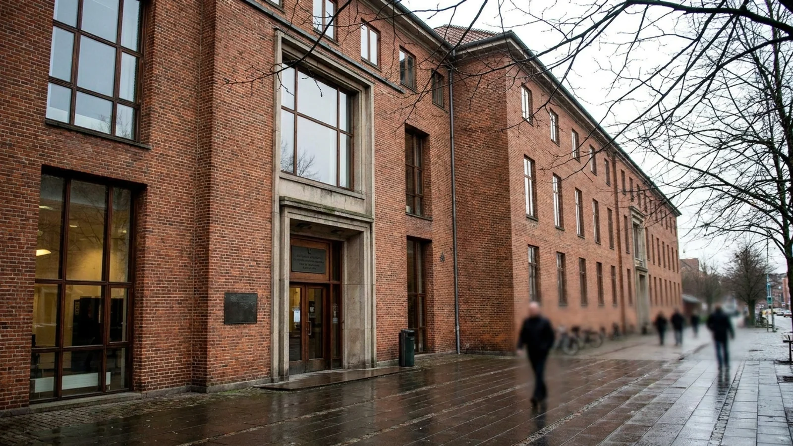 Forfatteren Sara Omar vinder forbudssagen mod Manyar Parwani og Omar Marzouk