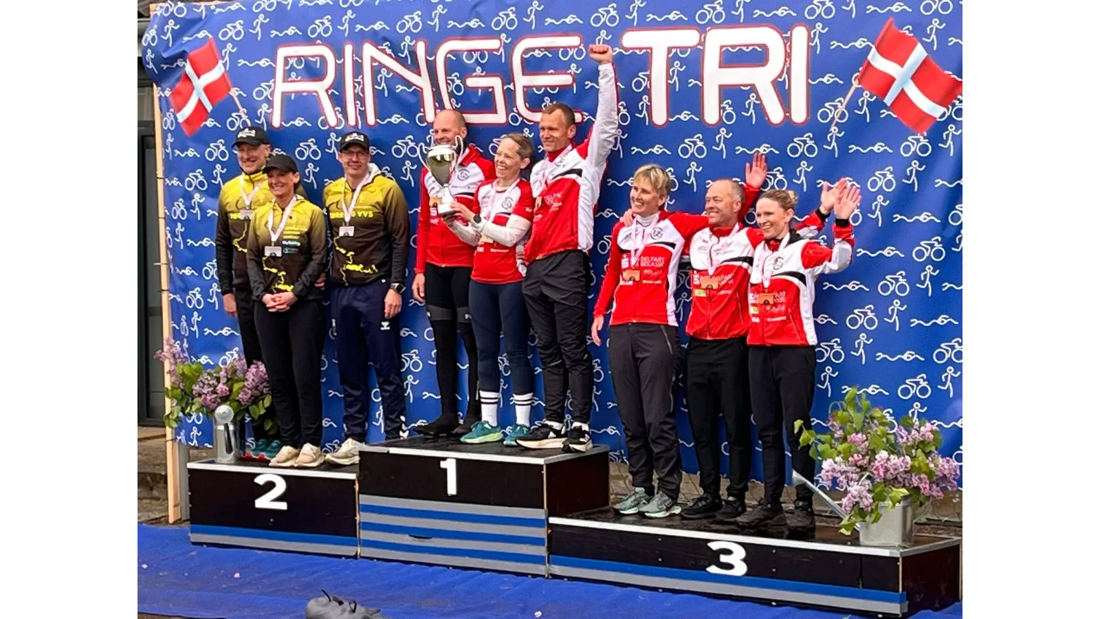 Fredericia Triathlon Team med medaljeregn og Danmarksmesterskaber ved DM‑stævne i Ringe