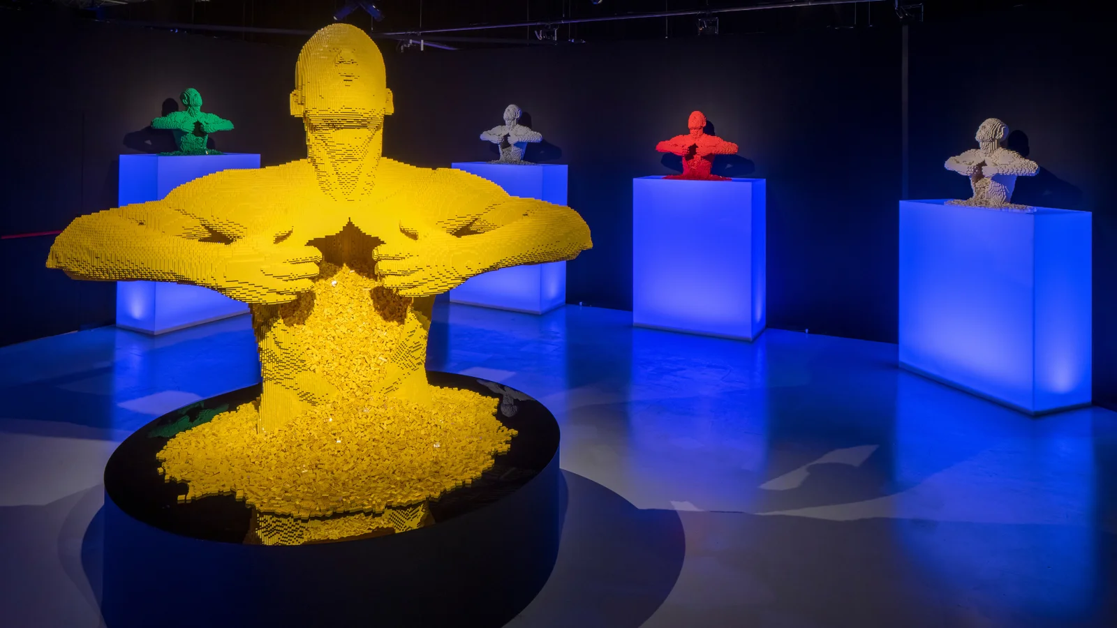 Verdenskendt LEGO®-kunst indtager København: Millioner af klodser lander på Refshaleøen