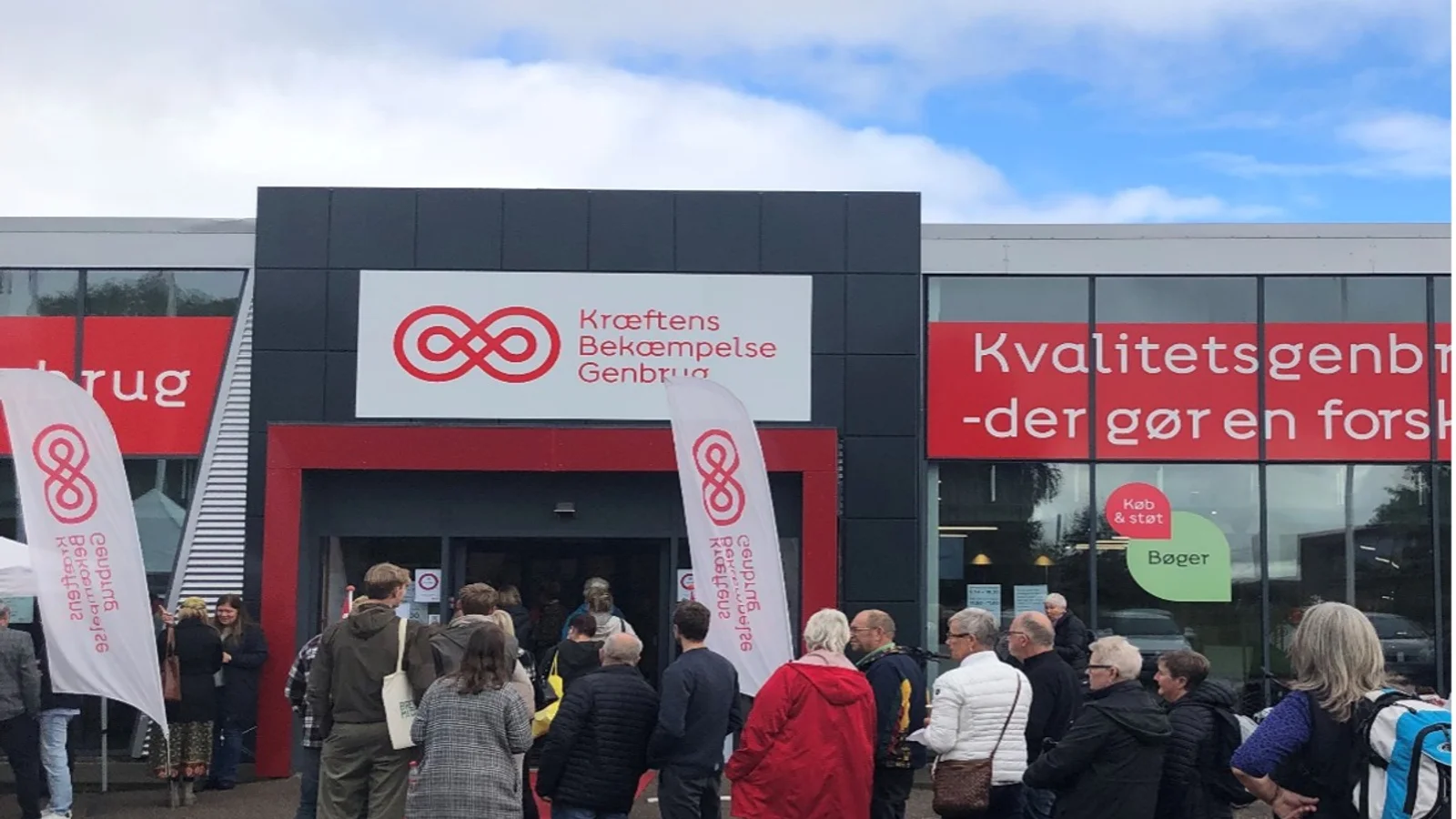 1-års-fødselsdag fejres med kaffe, kage og rød sodavand