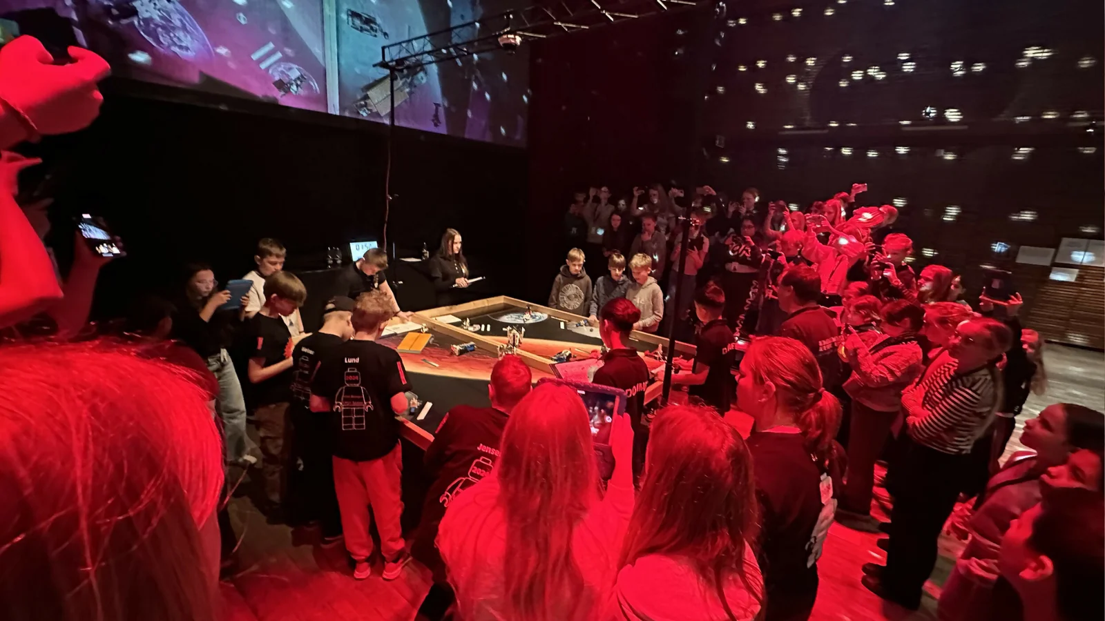 Elever fra Næstved dyster med robotter, biler og raketter i stor konkurrence