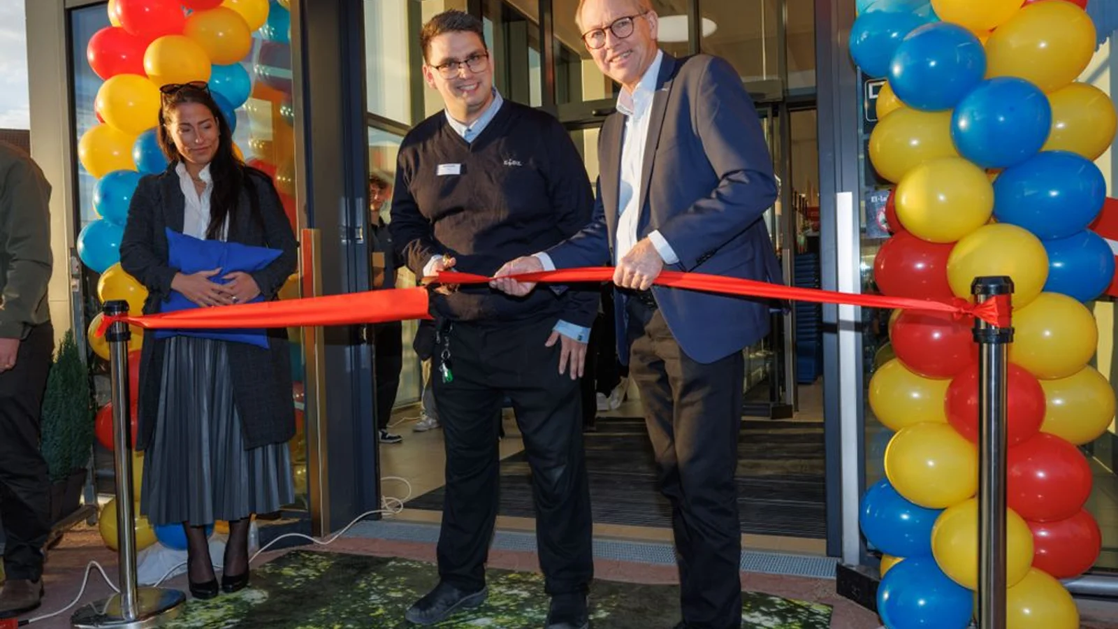 Lang kø og store smil: Ringsted tager imod ny Lidl-butik med åbne arme