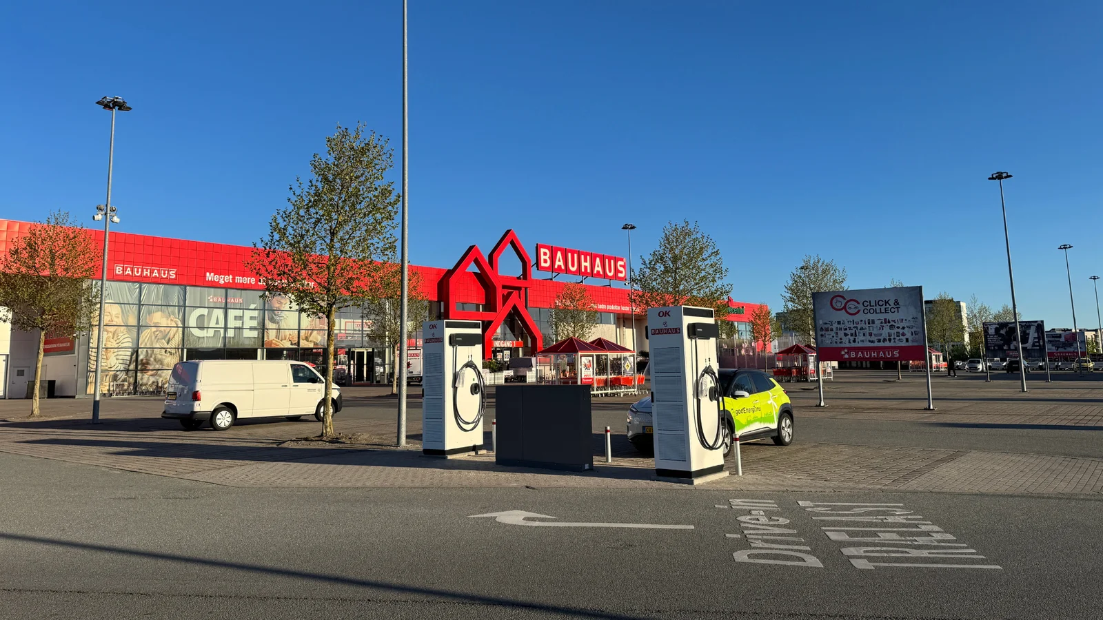 Nu kan du oplade bilen hos BAUHAUS i Roskilde