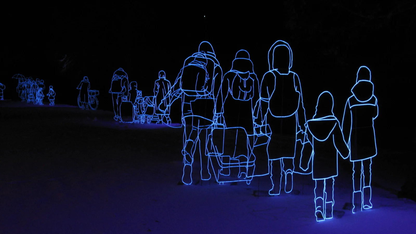 Copenhagen Light Festival pre-åbner på Vestre Kirkegård med budskab om fred