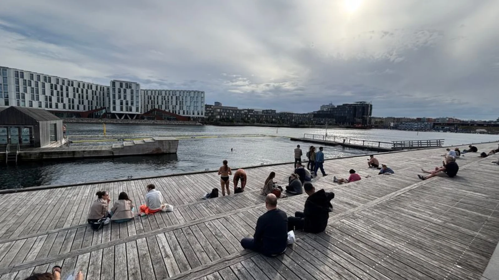 Rekordmange badegæster i havnen denne sommer