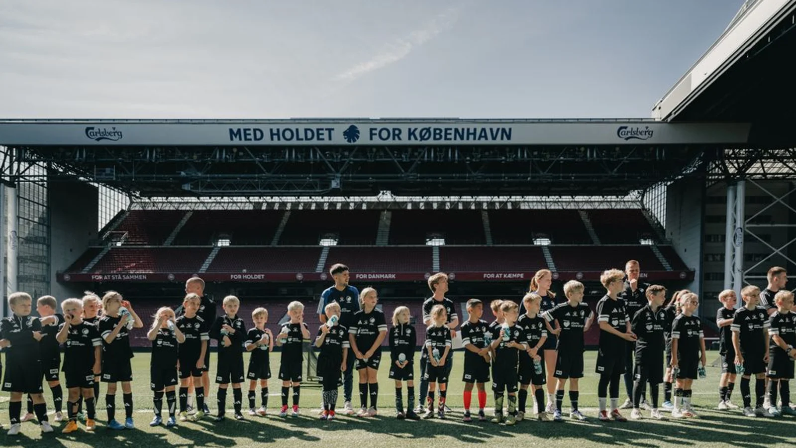 Fodbold, fællesskab og fede minder: Hjertebørn spillede bold med F.C. København