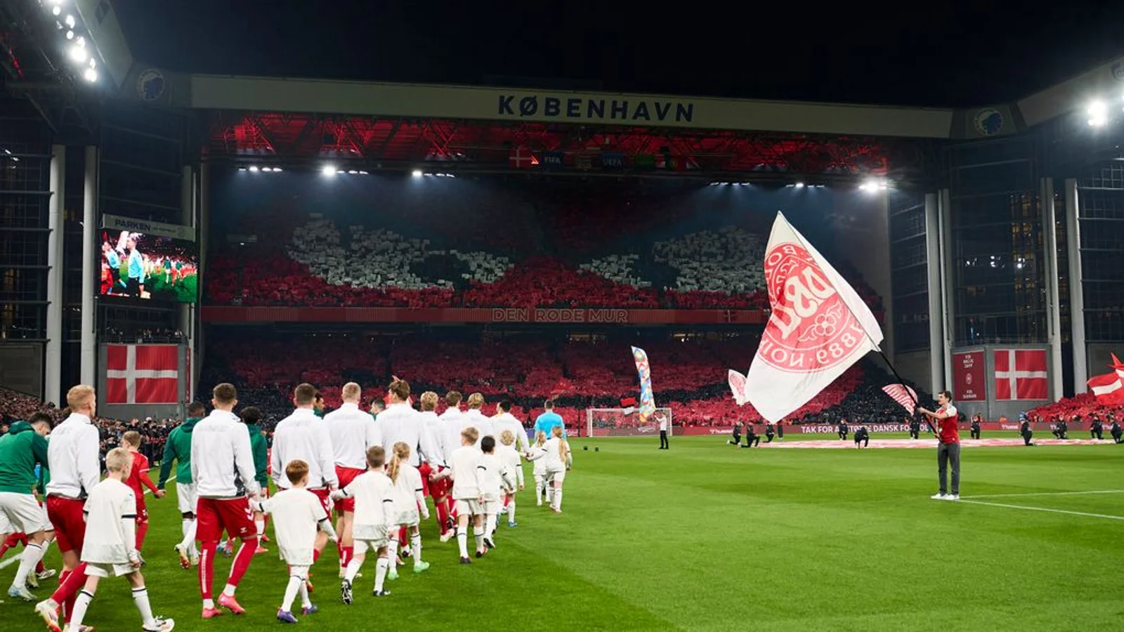 Danske veteraner hyldes til fodboldlandskamp