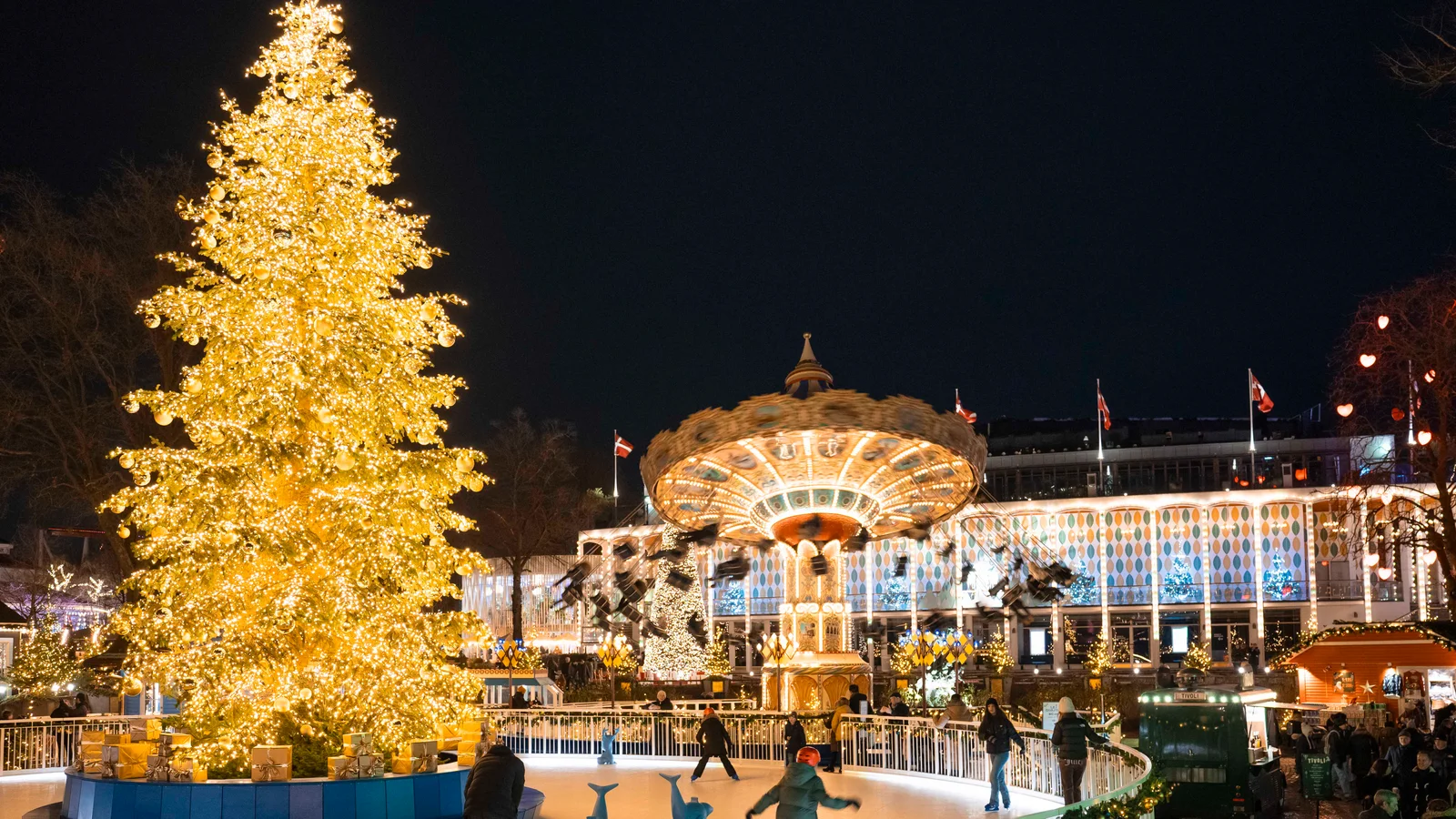 Tivoli afslører, hvem der tænder årets juletræ på fredag
