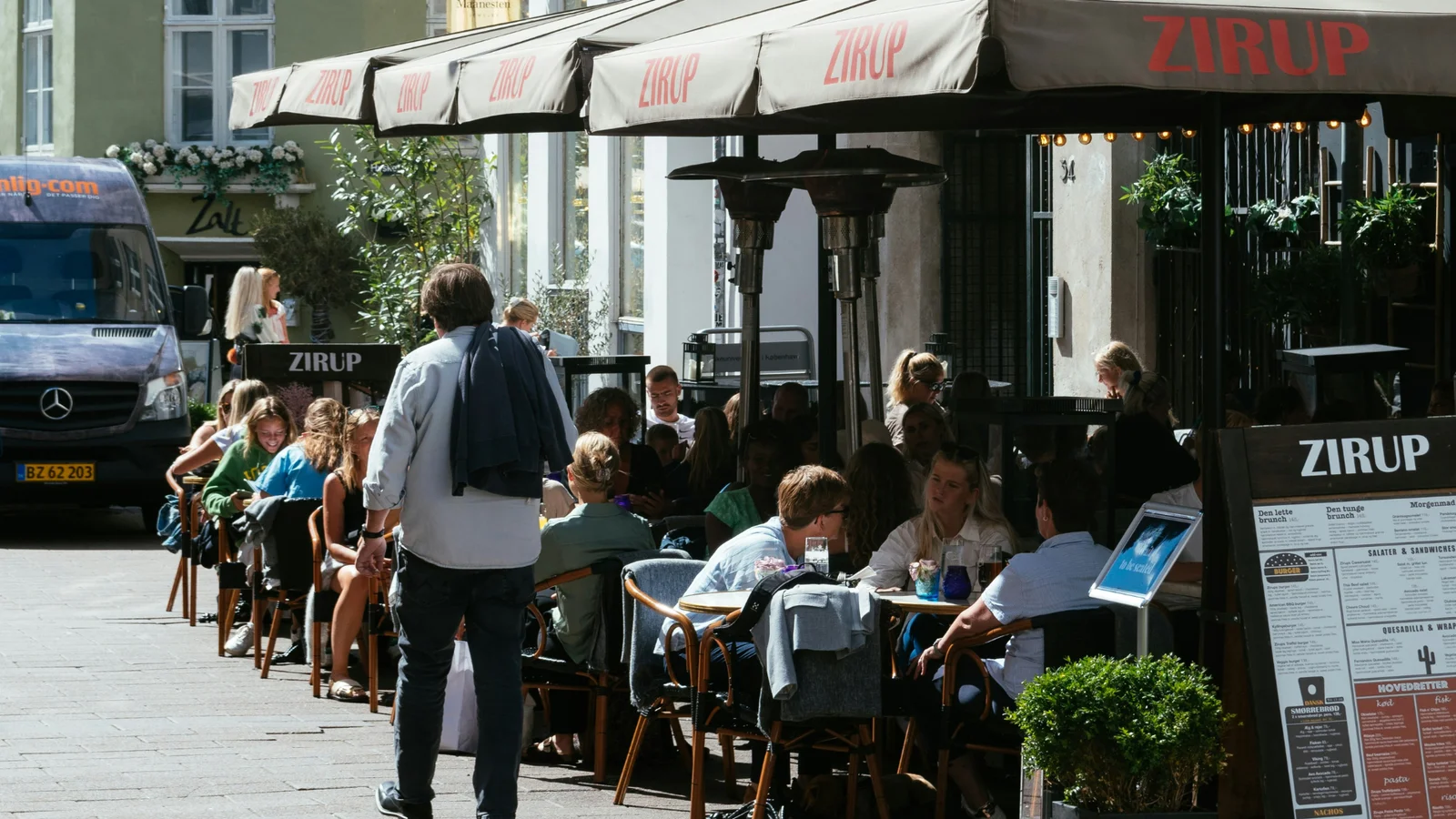 Find solen i byen: Ny app og Instagram-profil guider dig til solrige caféer i København
