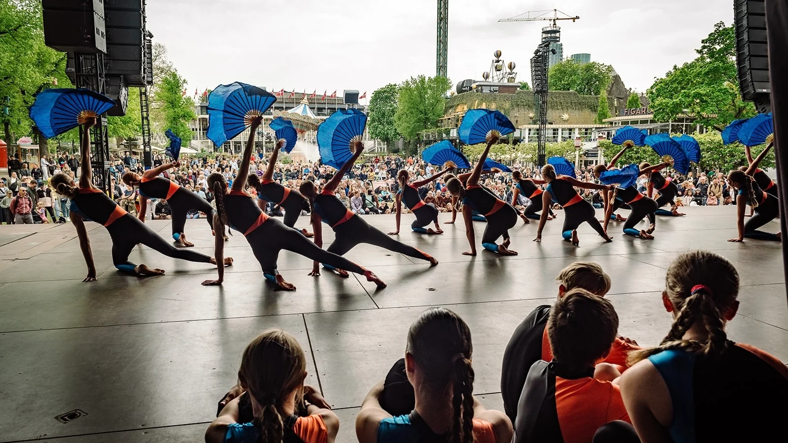 Spring, salto og store smil: lokale gymnaster optræder til stor gymnastikfest i hjertet af København