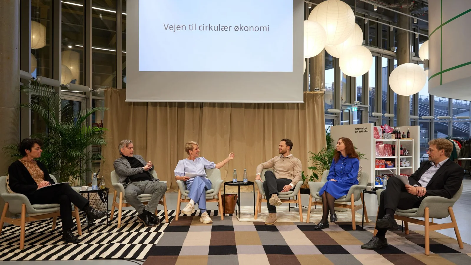 Klimadebat hos det nye IKEA København før Black Friday