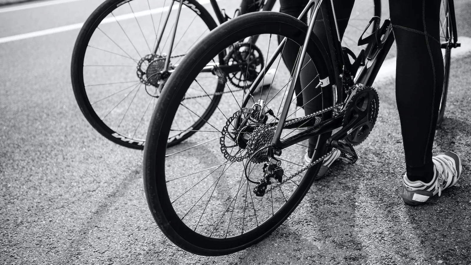 Københavns Politi efterlyser cyklende gerningsmænd til knivstikkeri