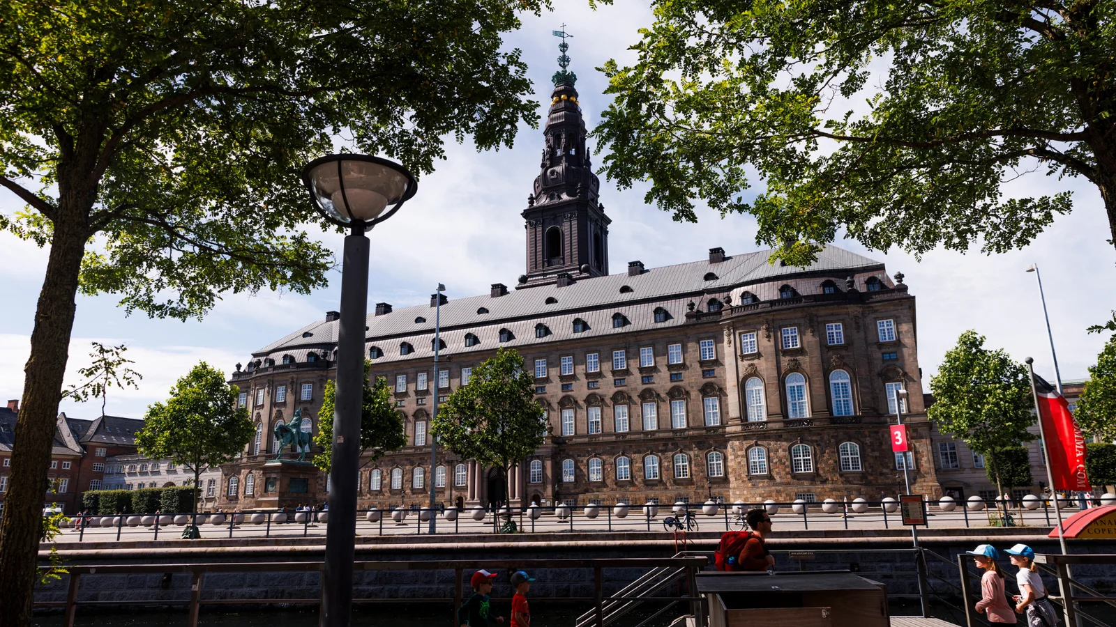 Folketinget inviterer til grundlovsdag på Christiansborg
