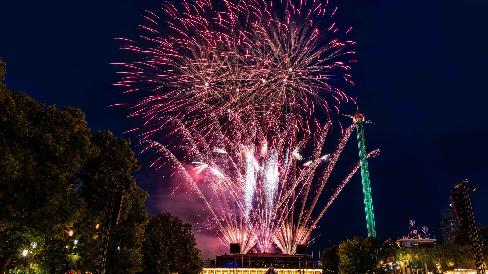 Tivoli fejrer 4th of July med amerikanerbiler, musikfest og fyrværkeri